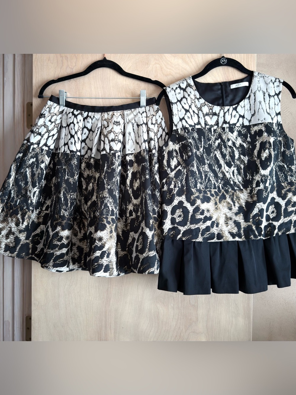 Beatrice .b Italy Mixed Animal Print Pleated 2 Pc Set Women’s US 4 Black Ivory